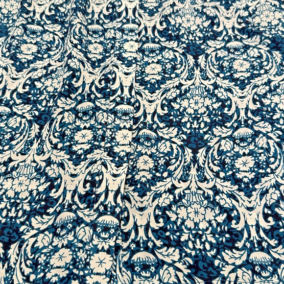 Laundry by Shelli Segal Women Small Top Blue Filigree Lightweight Button Up - Picture 3 of 8